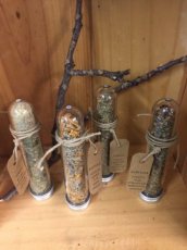 Mélange d'herbes BIO dans une pipette